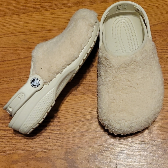 W7 Crocs - Picture 3 of 3